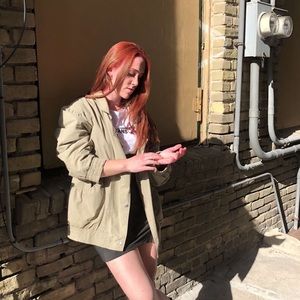 Meet your Posher, Alexi